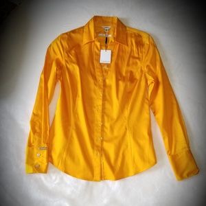 CALVIN KLEIN WOMEN'S ESSENTIAL FIT SHIRT.